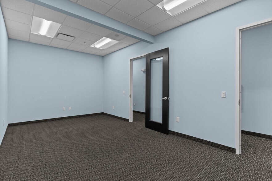 More Photos Of 6740 Rock Spring Rd, Wilmington Office For Lease