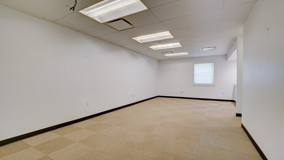 More Photos Of 2 Kings Hwy, Middletown Medical For Lease