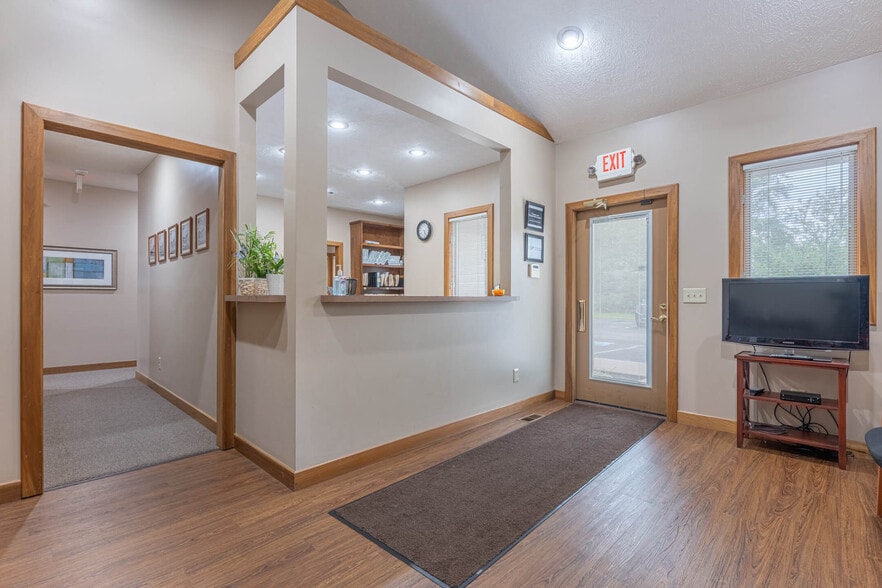 More Photos Of 7036 Corporate Way, Washington Township Office For Sale