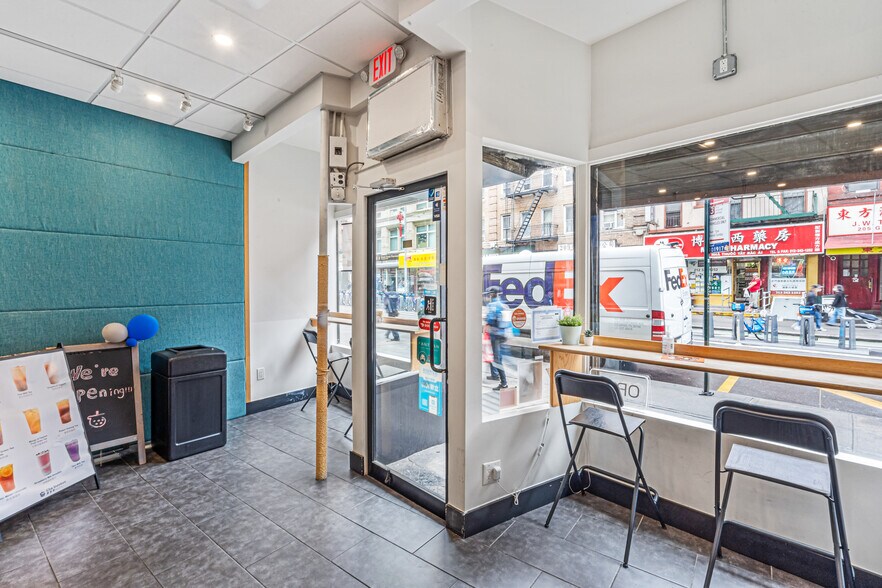 More Photos Of 208 Grand St, New York Apartments For Lease