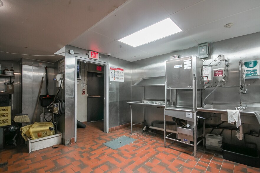 More Photos Of 1111-1113 Walnut St, Philadelphia Storefront For Sale