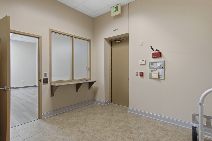 More Photos Of 421 Main St, Franklin Storefront Retail Office For Lease