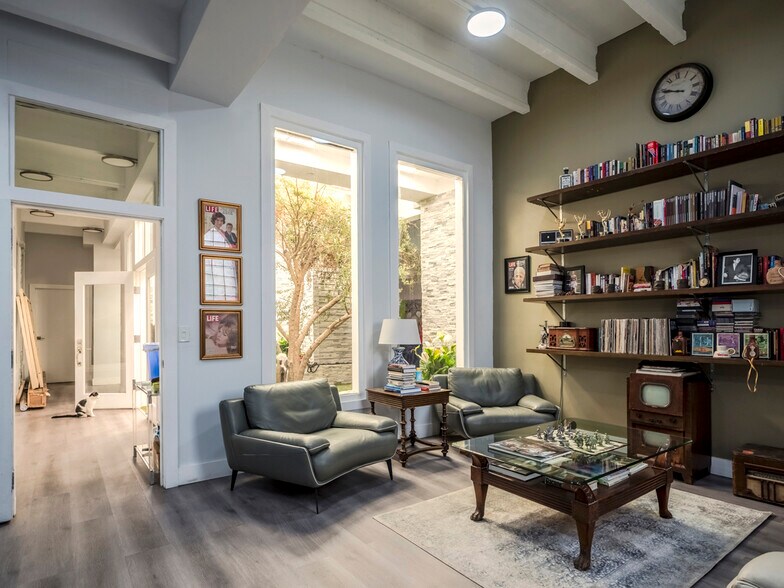 More Photos Of 195 NW 40th St, Miami General Retail For Sale