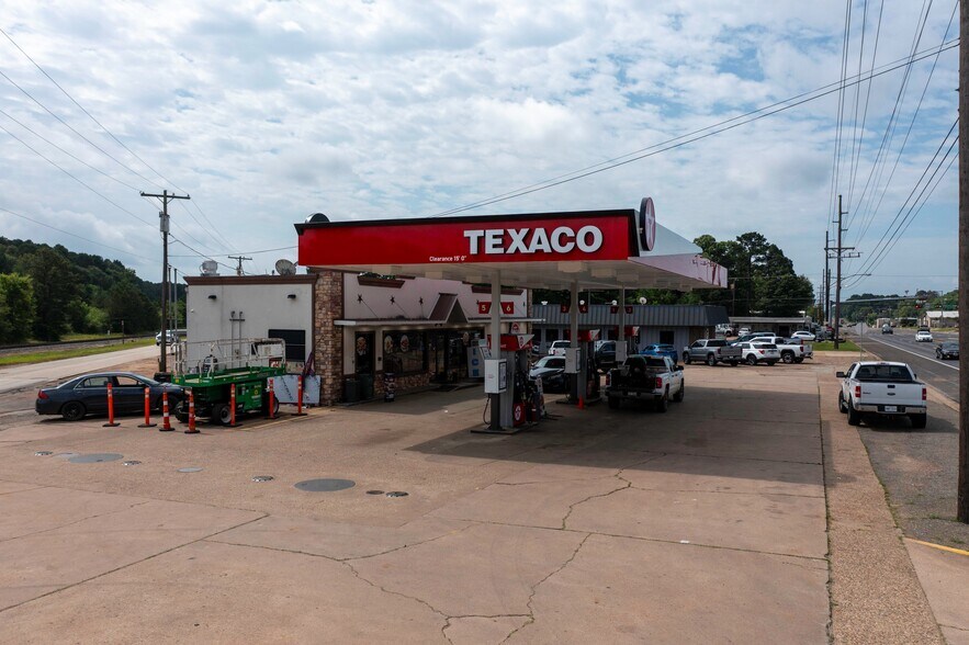 More Photos Of 514 S Eastman Rd, Longview Service Station For Sale