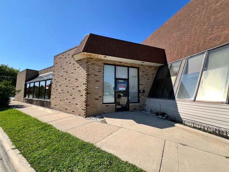 More Photos Of 22001-22027 Kelly Rd, Eastpointe Office For Lease