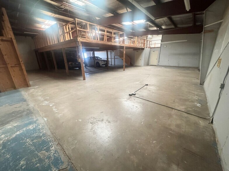 More Photos Of 6214 Beverly Hill St, Houston Office For Lease