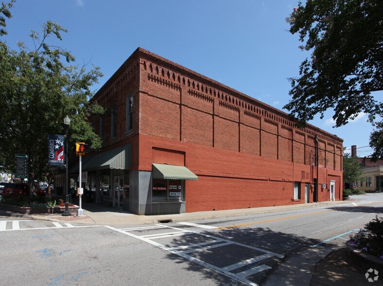 More Photos Of 1736 N Broad St, Commerce Office For Lease