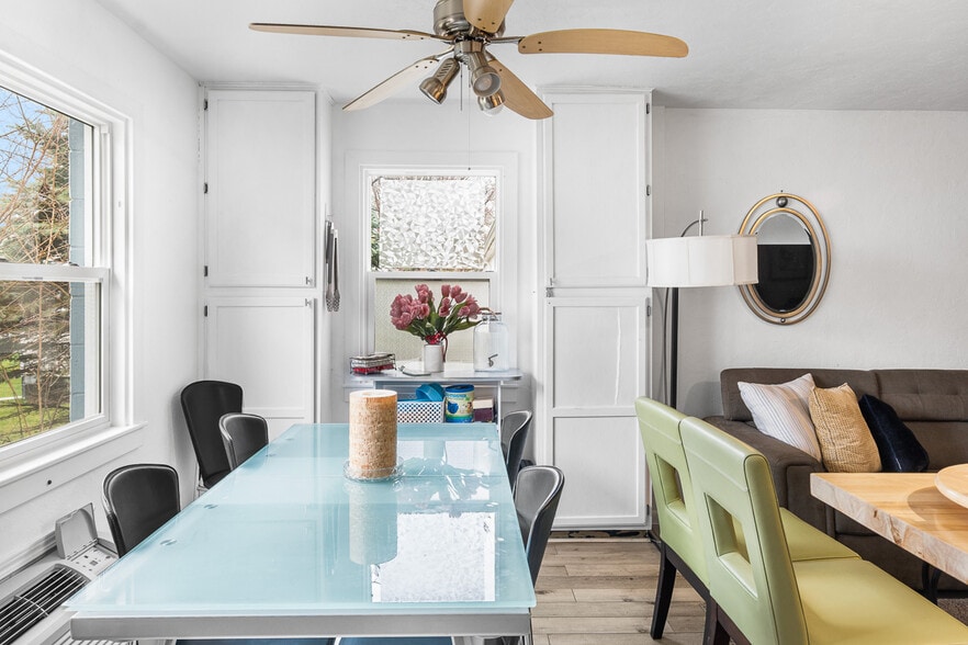 More Photos Of 488 South St, Green Lake Hotel For Sale