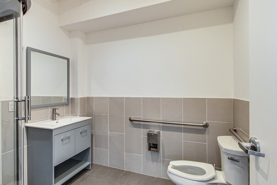 More Photos Of 960 Folsom St, San Francisco Storefront Retail Office For Lease