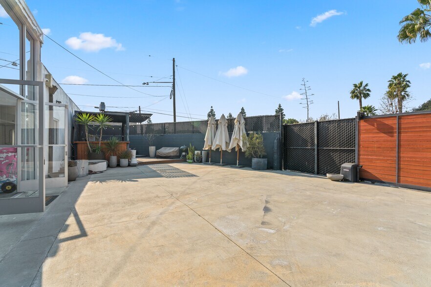 More Photos Of 5927 Blackwelder St, Culver City Loft Creative Space For Lease