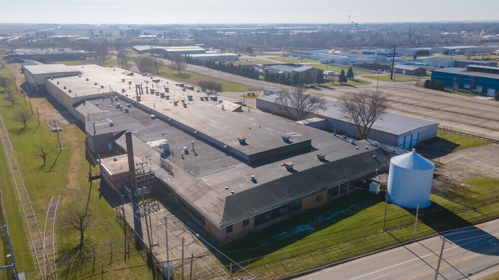 More Photos Of 1900 Pleasant St, Dekalb Manufacturing For Sale