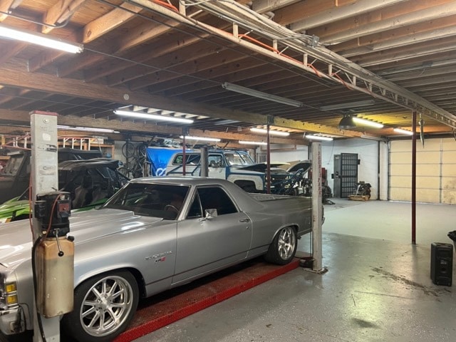 More Photos Of 2921 E Abram St, Arlington Manufacturing For Sale