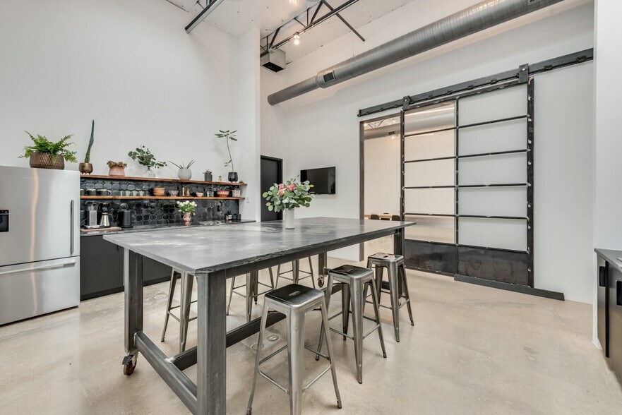 More Photos Of 1380 River Bend Dr, Dallas Loft Creative Space For Lease