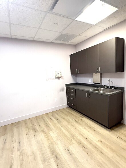 More Photos Of 601 N Federal Hwy, Hallandale Beach Office For Lease