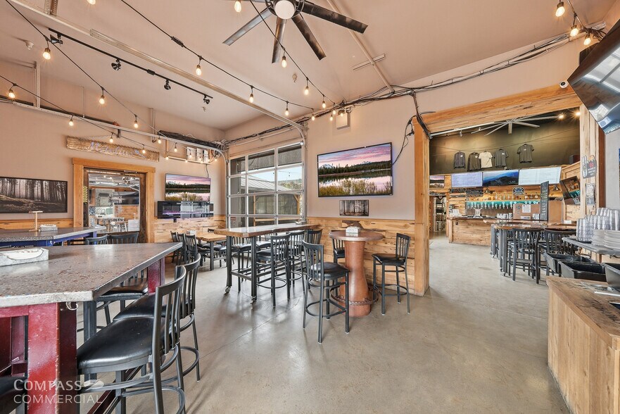 More Photos Of 63063 Layton Ave, Bend Warehouse For Sale