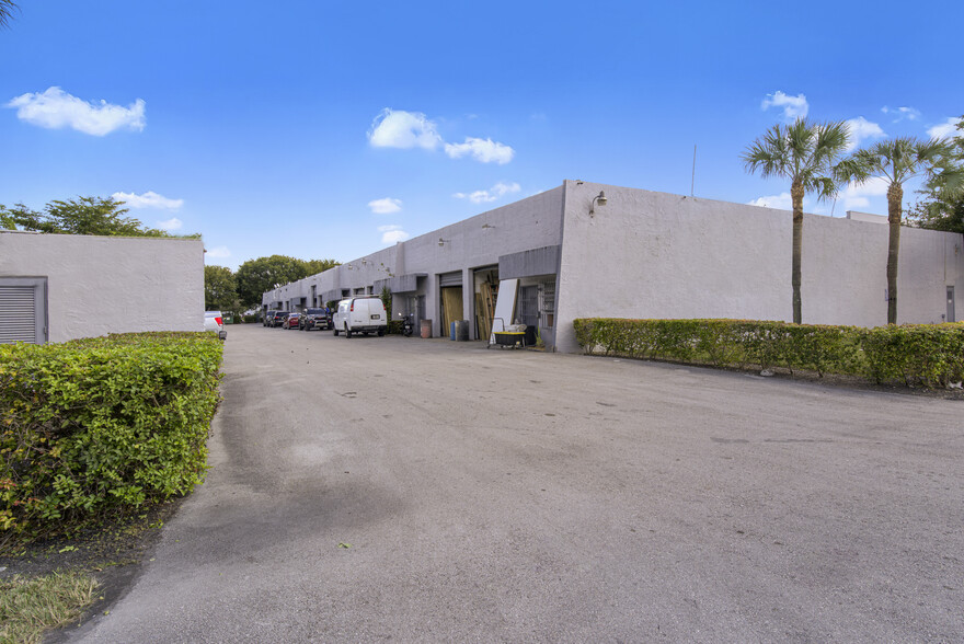 Primary Photo Of 1341-1359 NW 88th Ave, Miami Warehouse For Lease