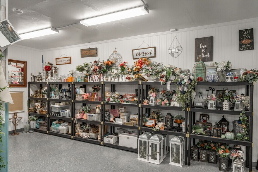 More Photos Of 2516 Willow Creek Rd, Prescott Freestanding For Sale