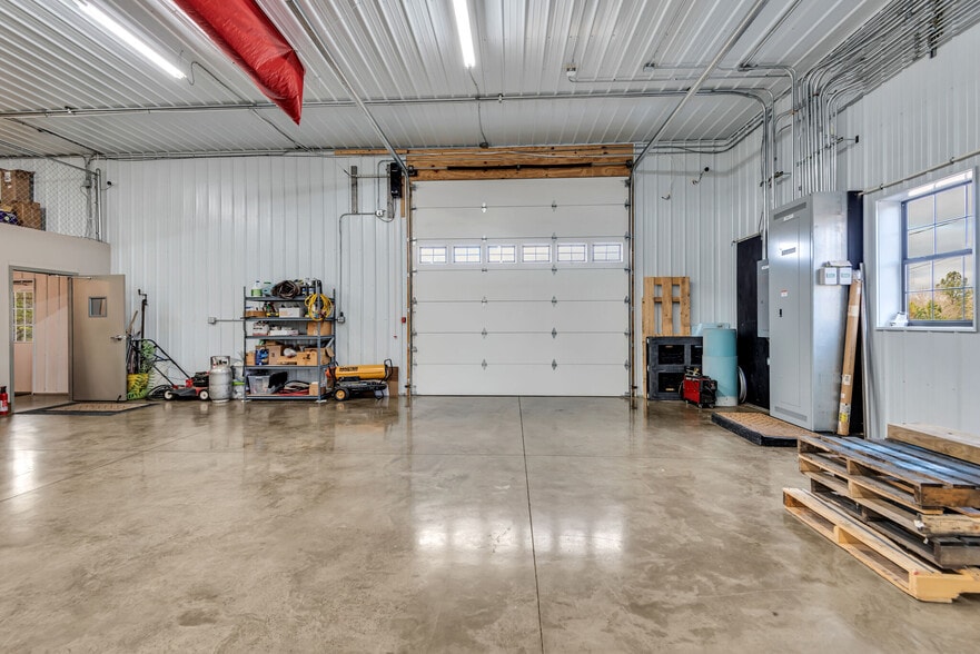 More Photos Of 1052 Debolt Ln, Centerville Manufacturing For Sale