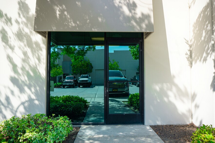 More Photos Of 42095 Zevo Dr, Temecula Warehouse For Sale