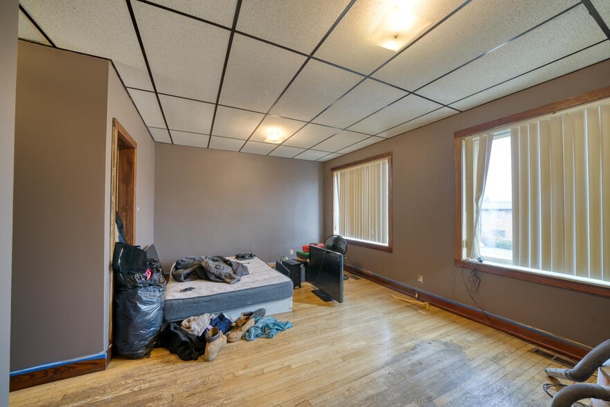 More Photos Of 10325 Cadieux Rd, Detroit Flex For Sale