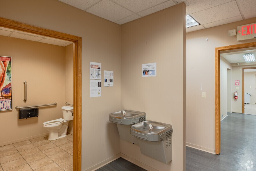More Photos Of 27253 Van Dyke Ave, Warren Medical For Lease