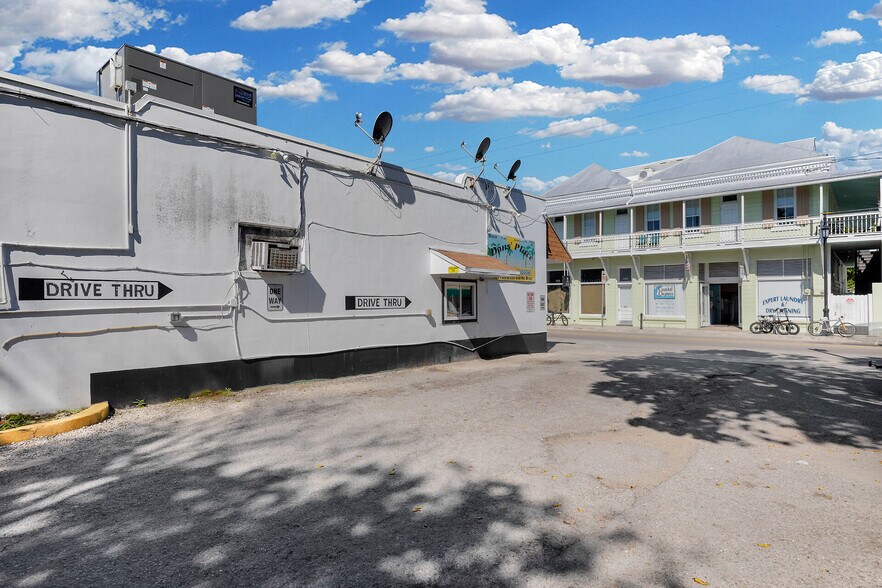 More Photos Of 1000-1006 Truman Ave, Key West Bar For Sale