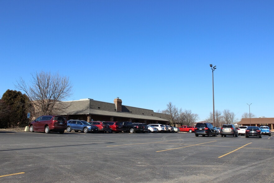 More Photos Of 1009 W Laraway Rd, New Lenox Sports And Entertainment For Sale