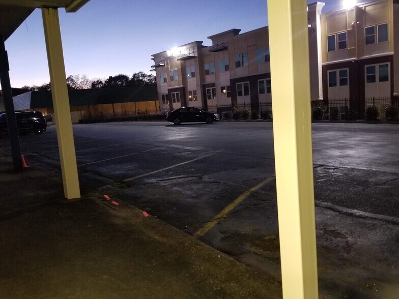 More Photos Of 6972 Main St, Lithonia Storefront For Sale