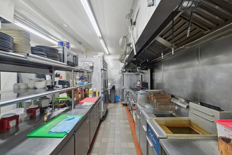 More Photos Of 487-489 21st Ave, Paterson Bar For Sale