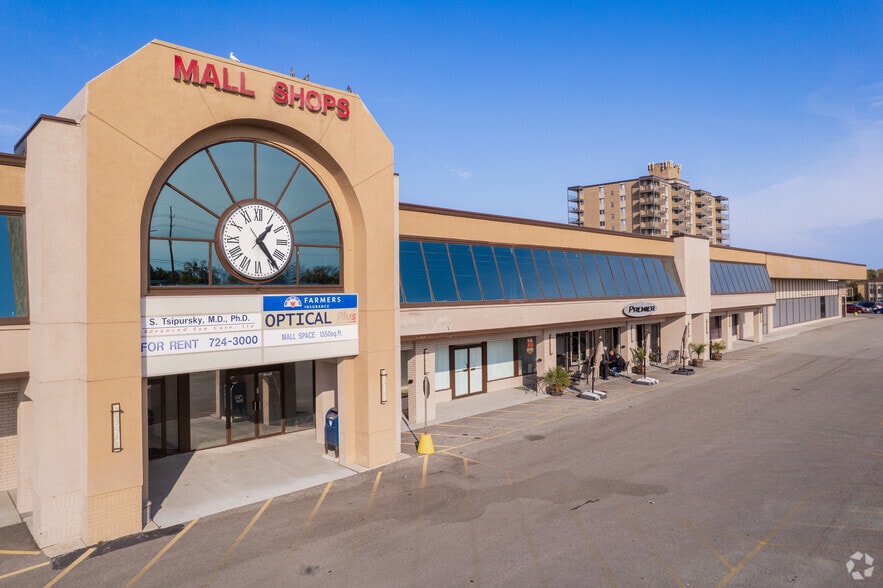 More Photos Of 2614-2678 W Golf Rd, Glenview General Retail For Lease