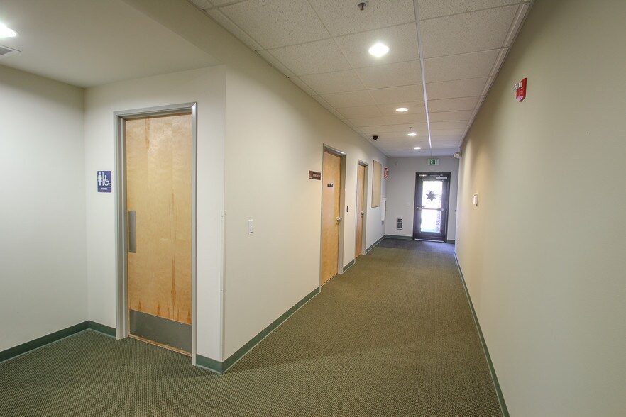 More Photos Of 7555 Falcon Crest Dr, Redmond Office Residential For Lease