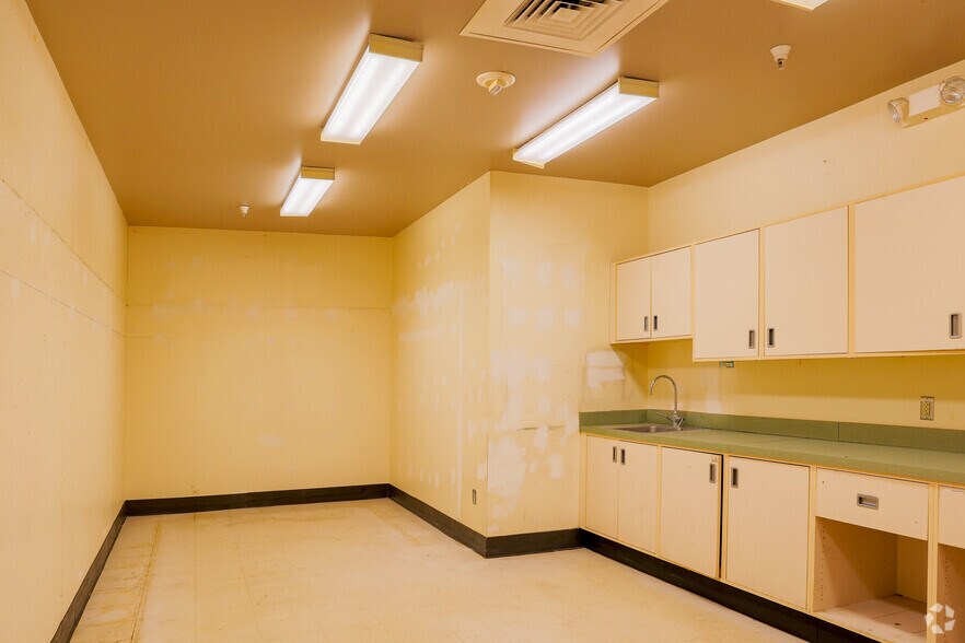 More Photos Of 100 S 2nd St, San Jose Supermarket For Lease