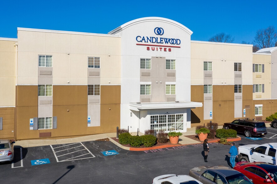 More Photos Of 504 N Mountain Rd, Harrisburg Hotel For Sale