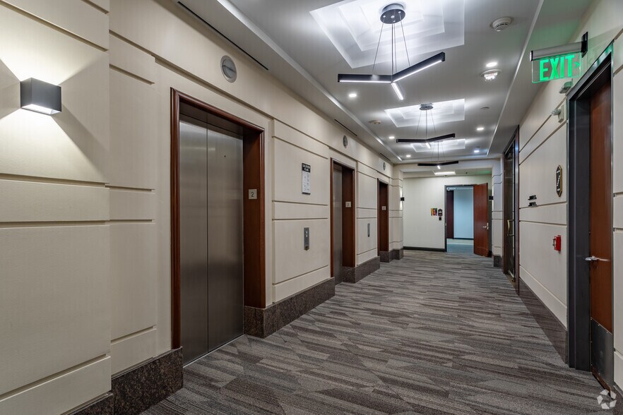 More Photos Of 250 W Huron Rd, Cleveland Office For Lease