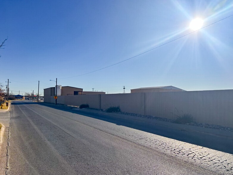 More Photos Of 604 Collins ave, Midland Warehouse For Sale