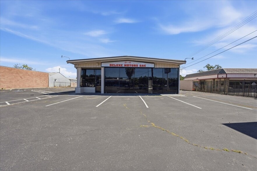 More Photos Of 4554 Auburn Blvd, Sacramento Auto Dealership For Sale