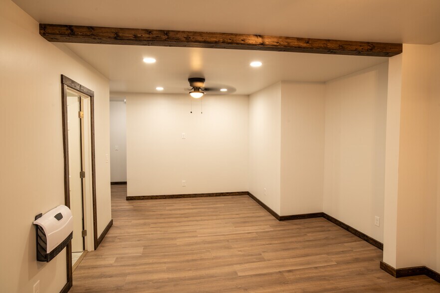 More Photos Of 152 Johnson Ave, Orofino Bar For Lease