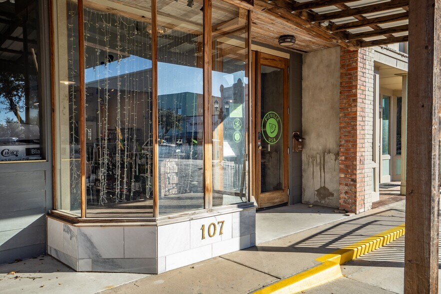 More Photos Of 107 S Main St, Farmersville Storefront For Sale