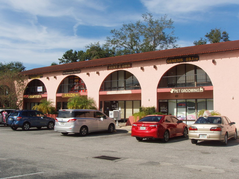 Primary Photo Of 401-445 W Vine St, Kissimmee General Retail For Sale