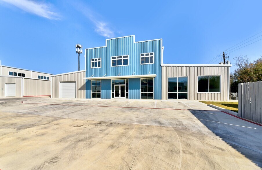 More Photos Of 11215 Conroy Ln, Austin Showroom For Lease