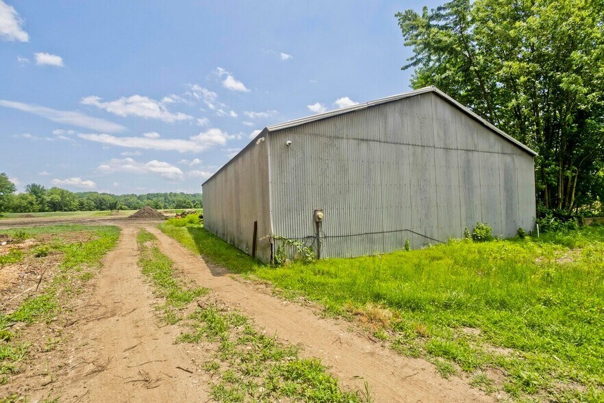 More Photos Of 166-186 Ashley Ave, West Springfield Land For Lease