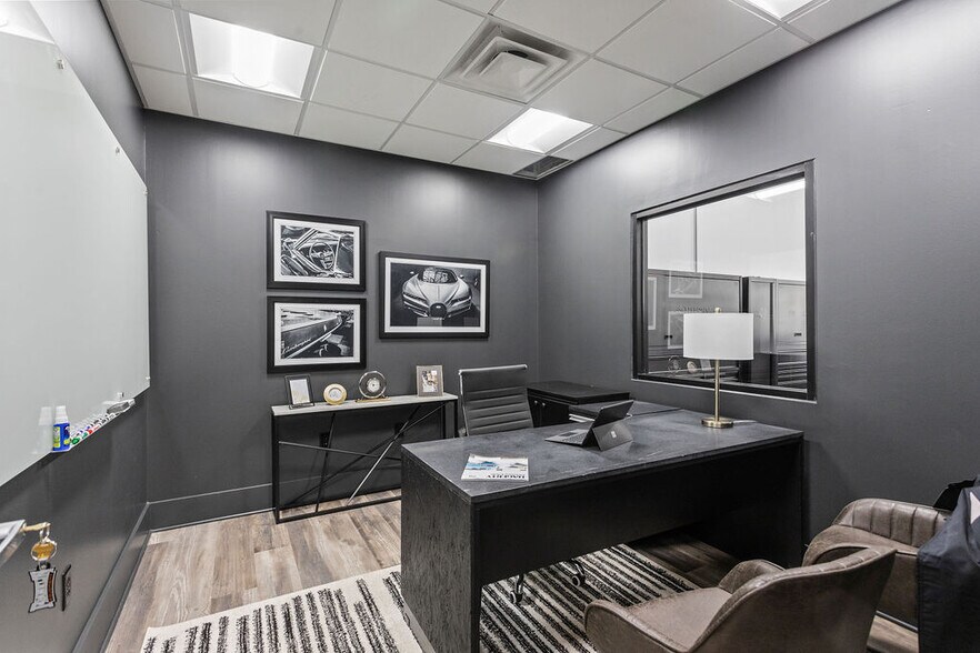 More Photos Of 3455 Centerpoint Dr, Grove City Warehouse For Lease