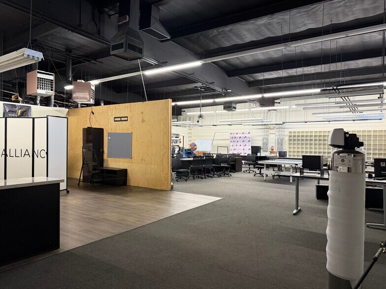 More Photos Of 7700-7704 Kester Ave, Van Nuys Warehouse For Lease