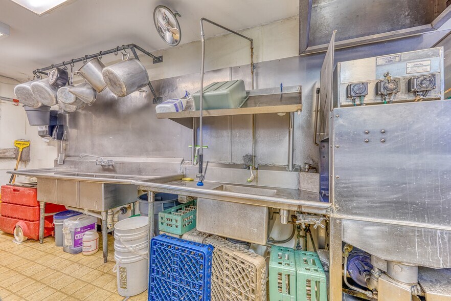 More Photos Of 512 Royal Gorge Blvd, Canon City Restaurant For Sale