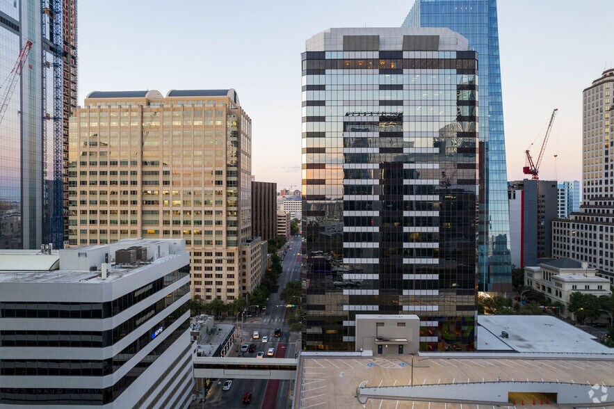 More Photos Of 221 W 6th St, Austin Office For Lease