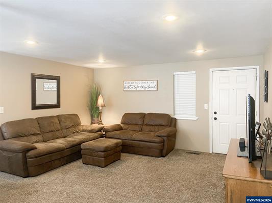 More Photos Of 179 S Mill St, Sumpter Hotel For Sale