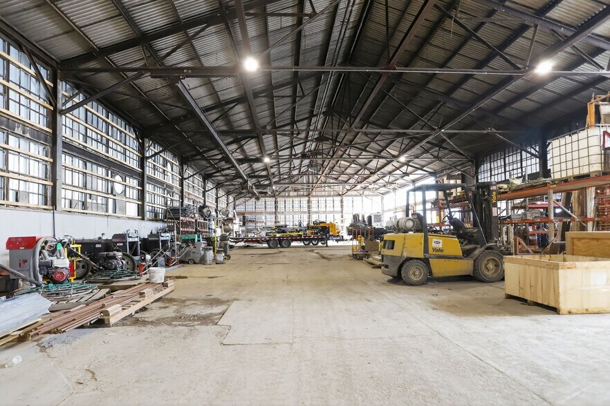 More Photos Of 935 W 6th St, Lansdale Industrial For Sale