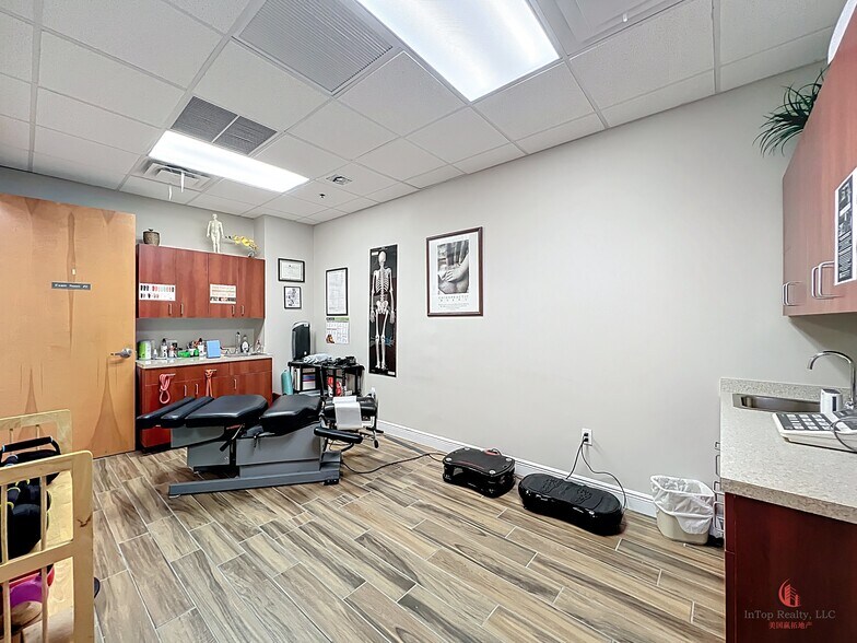 More Photos Of 1507 S Hiawassee Rd, Orlando Medical For Lease