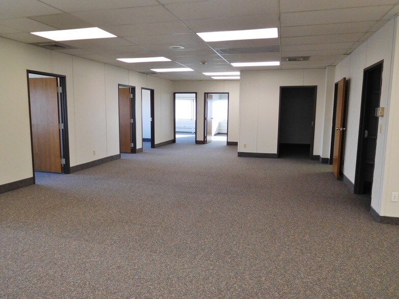 More Photos Of 4901 Towne Centre Rd, Saginaw Office For Sale