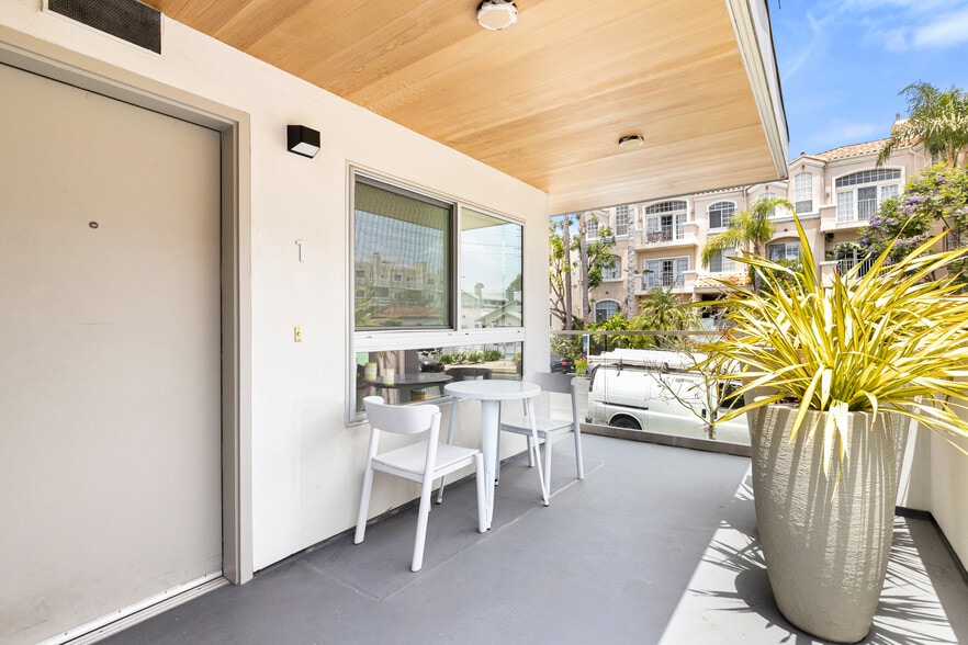 More Photos Of 1743 Butler Ave, Los Angeles Apartments For Sale